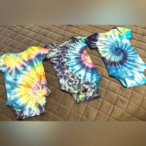 Gerber Onesie Set of 3 Tie Dye Hand dyed 0-3 Months NWT